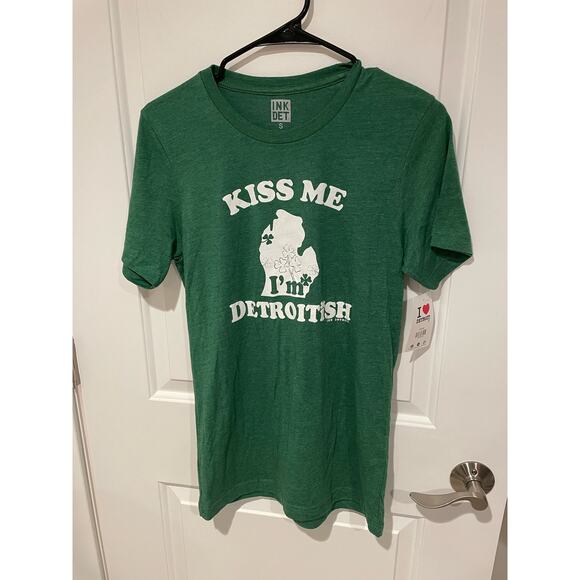 Nwt Ink Detroit kiss me in detroitish green michigan shirt Small - Picture 3 of 5